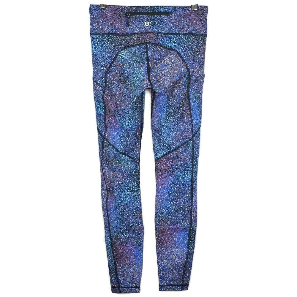 lululemon Speed Tight V Size 4 in Strive Multi Black